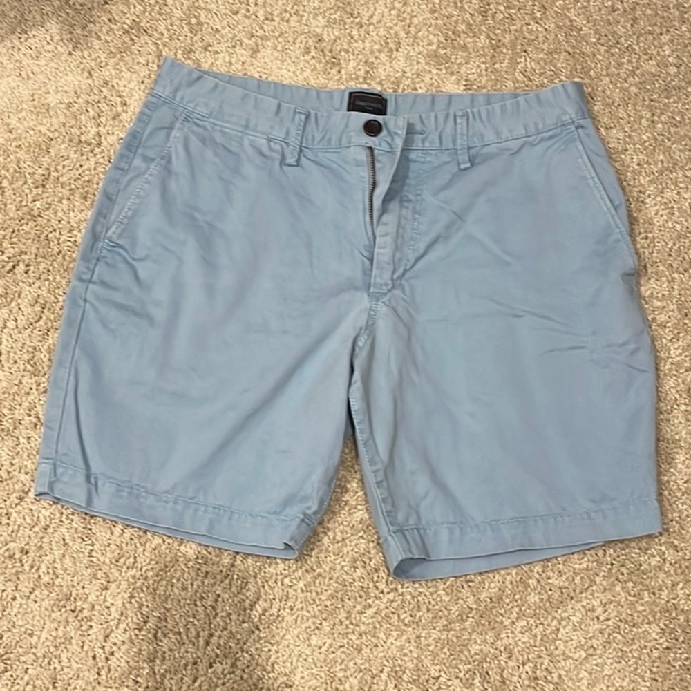 Lt blue cotton mens GAP khaki shorts, 7” inseam, waist 33”, barely worn